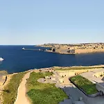 Luxury Moments From The Promenade 아파트