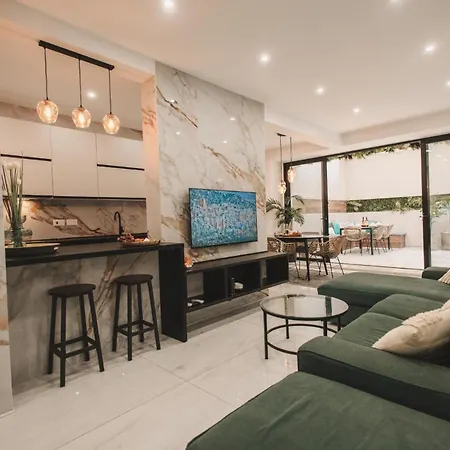 Апартаменты Luxury Moments From The Promenade