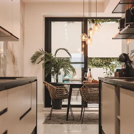 Апартаменты Luxury Moments From The Promenade *