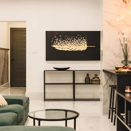 Luxury Moments From The Promenade Слима