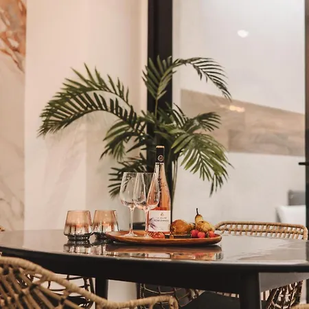 Luxury Moments From The Promenade Апартаменты Слима