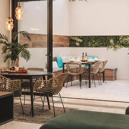 Апартаменты Luxury Moments From The Promenade Слима