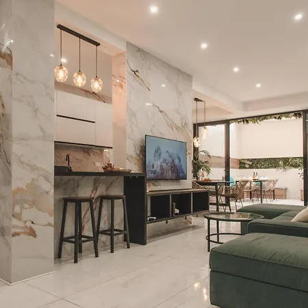 Апартаменты Luxury Moments From The Promenade *