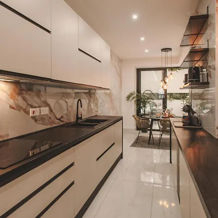 Luxury Moments From The Promenade Апартаменты Слима