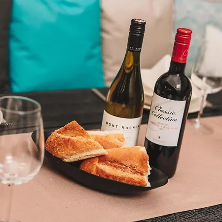 Апартаменты Luxury Moments From The Promenade Слима