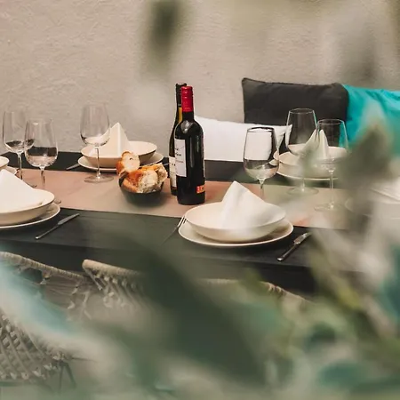 Luxury Moments From The Promenade Слима