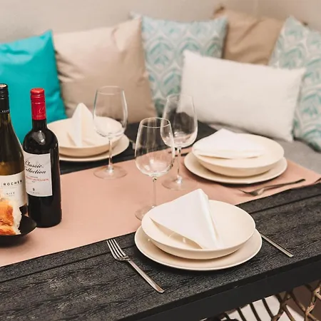 Апартаменты Luxury Moments From The Promenade Слима