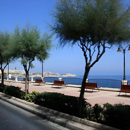 Luxury Moments From The Promenade Слима